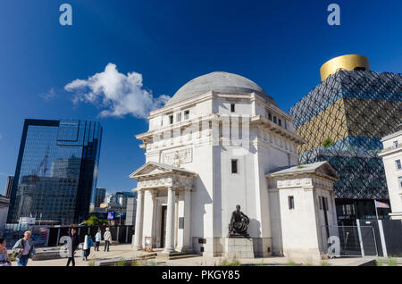 Le hall de la mémoire dans l'Centenary Square, Birmingham a ouvert en 1925 et est un monument commémoratif aux personnes qui ont perdu la vie dans les 2 guerres mondiales Banque D'Images