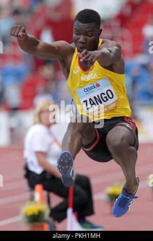 Cavalier de Hugues Fabrice Zango (Équipe Afrique ; Myanmar/Birmanie) en compétition lors de la Coupe Continentale de l'IAAF Ostrava 2018, à Ostrava, en République tchèque, sur Banque D'Images