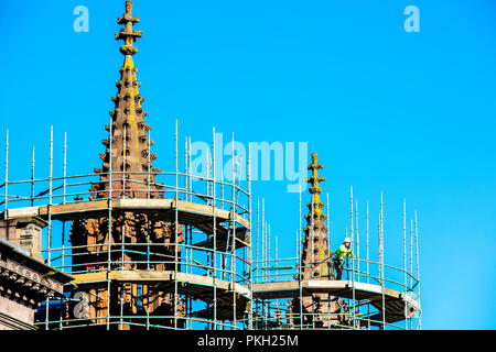 25 Août 2018 Royaume-Uni Édimbourg : travaux de rénovation en cours pour façade d'crocketed octogonale tours de Scottish National Portrait Gallery Banque D'Images