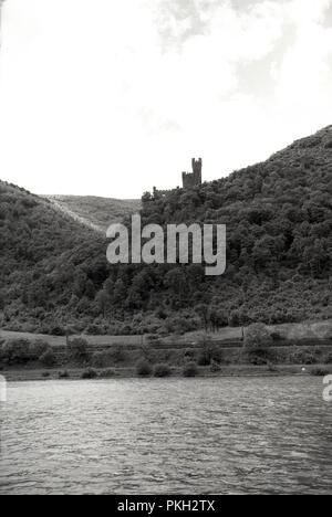 Années 1950, historique, un château sur le Rhin, Koln-Dusseldorf, Allemagne. Banque D'Images