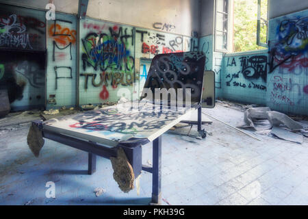 La formation rocheuse de l'intérieur de l'hôpital abandonné Banque D'Images