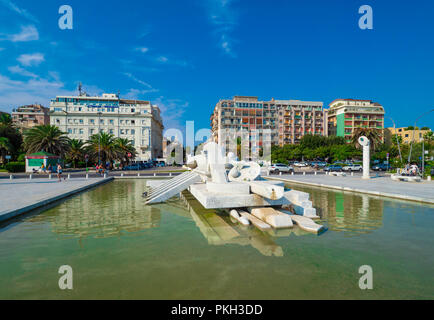 Pescara (Italie) - Le centre historique moderne de la ville de mer en région des Abruzzes, au cours d'un dimanche matin d'été. Banque D'Images