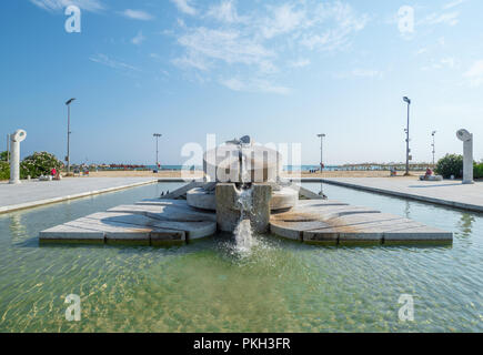 Pescara (Italie) - Le centre historique moderne de la ville de mer en région des Abruzzes, au cours d'un dimanche matin d'été. Banque D'Images