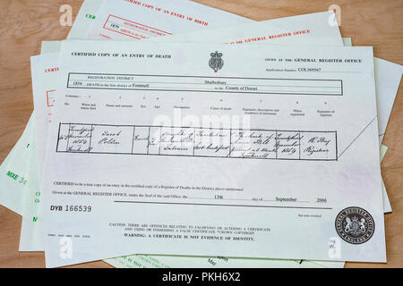 De naissance, mariage et décès certificats utilisés dans des recherches d'histoire familiale, Angleterre, Royaume-Uni Banque D'Images