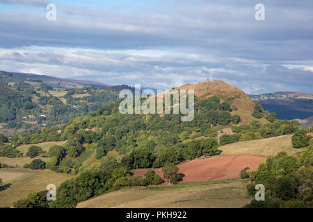 Castell Dinas Brân,'Crow Château" un château médiéval occupant un site perché au-dessus de la ville de Llangollen dans Denbighshire, Wales, UK Banque D'Images