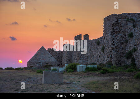 La forteresse vénitienne de Methoni au coucher du soleil dans le Péloponnèse, Grèce, Messénie Banque D'Images