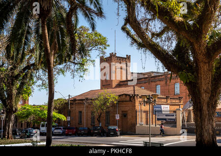 Salto/ SP/ Brésil - septembre 8, 2018 : Ancien bâtiment industriel qu'en ce moment l'hôte d'une université est l'une des attractions touristiques dans le Complexe Touristique Banque D'Images