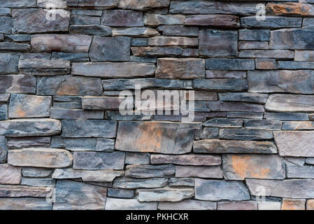 Le gris et le Brun Stacked Stone Wall Background Image Banque D'Images