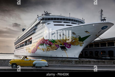 La Havane, Cuba. 21 juin 2017. Paquebot de Noregian Ciel à son poste à quai dans la Sierra Maestra Cuba La Havane Terminal.-Crédit David Creedon / Alamy Banque D'Images