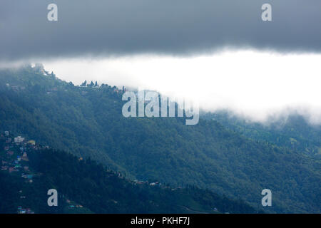 Darjeeling Himalaya pendant la mousson dans l'ouest du Bengale, en Inde Banque D'Images