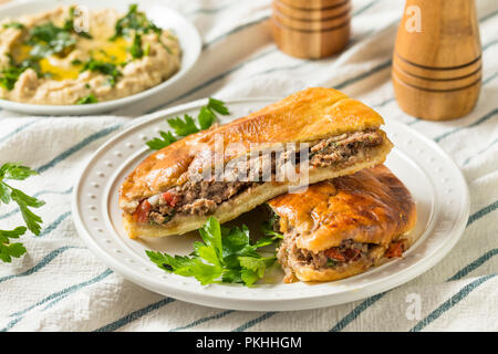 L'agneau et de tomates maison Arayes d'hummus Pita Banque D'Images