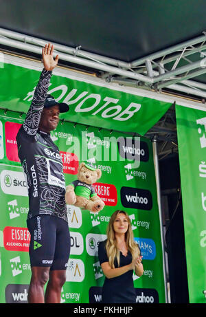 L'équipe de Nicholas Dlamini de Dimension Data Port, Roi de la montagne jersey sur le podium à Whinlatter, Stage 6 Tour de Bretagne 7 septembre 2018. Banque D'Images