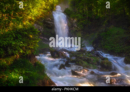 Glessbach en cascade - Axalp Suisse Banque D'Images