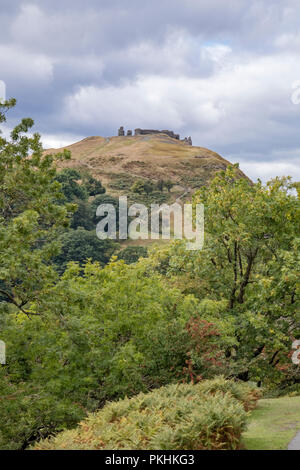 Castell Dinas Brân,'Crow Château" un château médiéval occupant un site perché au-dessus de la ville de Llangollen dans Denbighshire, Wales, UK Banque D'Images