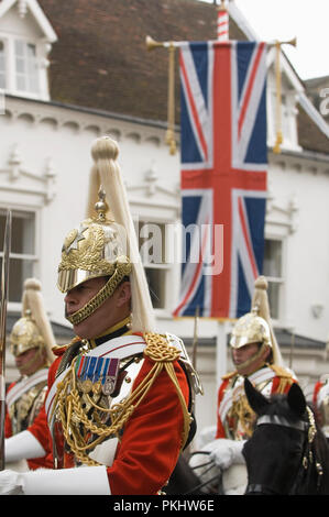 Garde la vie à cheval au cours de visite d'Etat du président français Nicolas Sarkozy à Windsor, Berkshire, Angleterre. 26 Mars 2008 Banque D'Images