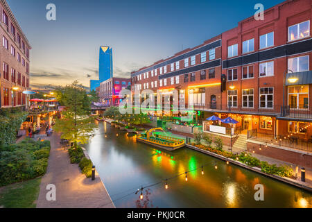 Oklahoma City, Oklahoma, USA cityscape in Bricktown au crépuscule. Banque D'Images