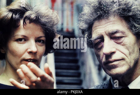 Alberto Giacometti, Schweizer Bildhauer, Maler und Grafiker und, Annette Arm, dans seinem Atelier à Paris, Frankreich 1962. Sculpteur suisse, peintre et artiste graphique avec Alberto Giacometti Annette Arm à son studio à Paris, France 1962. Banque D'Images