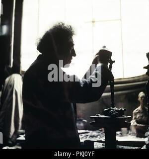 Alberto Giacometti, Schweizer Bildhauer, Maler und seinem Grafiker, dans l'atelier à Paris, Frankreich 1962. Sculpteur suisse, peintre et artiste graphique Alberto Giacometti dans son atelier, à Paris, France 1962. Banque D'Images