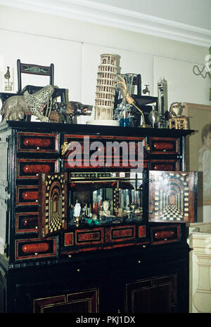 Im Haus des Familiensitz der Bismarcks Schloss Friedrichsruh nahe Hamburg, Deutschland 2006. Dans la chambre de la résidence familiale du château de Bismarck Friedrichsruh près de Hambourg, Allemagne 2006. Banque D'Images