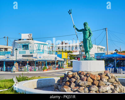 Statue de Neptune dans le village de Mastichari. L'île grecque de Kos, Grèce, région sud de la Mer Egée. Banque D'Images