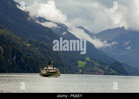 PS Lötschberg (construite en 1914 par Escher-Wyss, Zurich) sur le Brienzersee, près de Brienz, canton de Berne, Suisse Banque D'Images