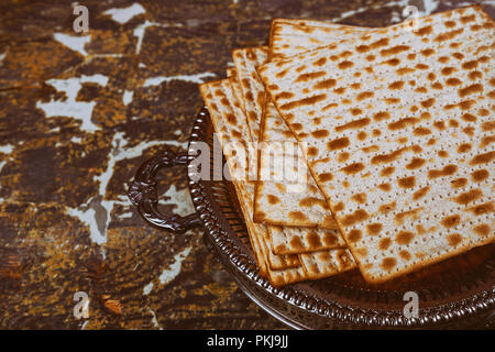 Matza juive sur le pain azyme de la Pâque Banque D'Images