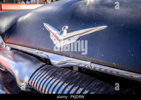 Eville En Fête 2018 car show à Evansville, Indiana. Classique restauré avec beaucoup de véhicules le long de la rue avec des tiges et de rat. Banque D'Images