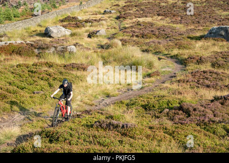 Vélo de montagne équitation à Ilkley Moor, West Yorkshire, England, UK Banque D'Images