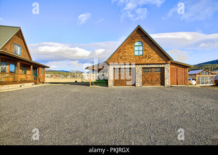 Belle maison du ranch dans la vallée de montagne. Au nord-ouest, USA Banque D'Images