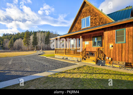 Belle maison du ranch dans la vallée de montagne. Au nord-ouest, USA Banque D'Images