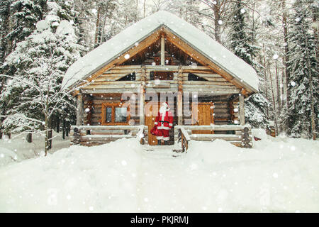 La vie quotidienne du Père Noël. Accueil du Père Noël au pôle Nord. Banque D'Images