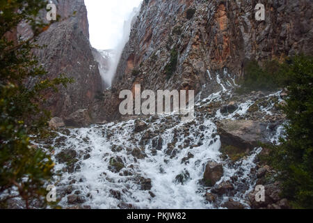 Sources de River Ahanssal au Maroc Banque D'Images