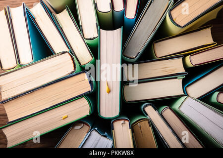 Full Frame Shot de livres dans l'étagère Banque D'Images