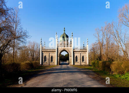 La "Hindu-Gothic" Dromana Gate, une folie près de Ballina, Comté de Waterford, Irlande. Banque D'Images