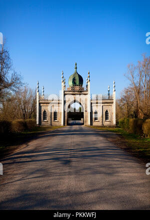 La "Hindu-Gothic" Dromana Gate, une folie près de Ballina, Comté de Waterford, Irlande. Banque D'Images