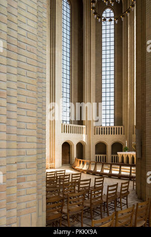 Copenhague. Le Danemark. L'église de Grundtvig vue de l'intérieur de l'abside. L'église de Grundtvig a été conçu par l'architecte danois Peder Vilhelm Jensen Klint (18 Banque D'Images