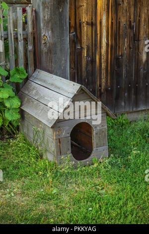 Niche à l'entrée d'un log hut dans village russe du xixe siècle Banque D'Images