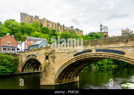 Argent Durham Bridge St ci-dessous Framwellgate, Durham UK Banque D'Images