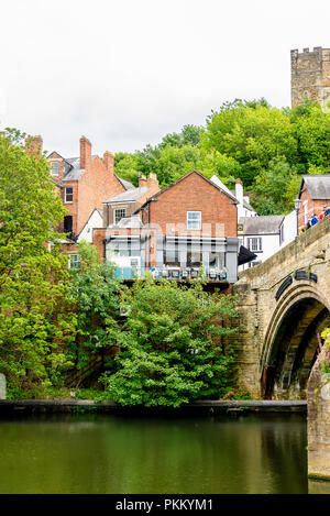 Argent Durham Bridge St ci-dessous Framwellgate, Durham UK Banque D'Images