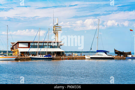 Port de Nida ville près de Klaipeda à Neringa sur l'isthme de Courlande à la mer Baltique en Lituanie. Banque D'Images