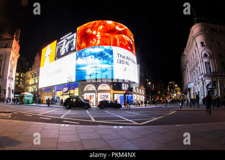 Picadilly Circus par nuit à Londres Banque D'Images