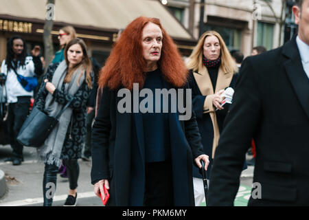 PARIS, FRANCE - 3 mars 2018 : Directeur de la création de VOGUE Grace Coddington après ALTUZARRA show à la Fashion Week de Paris FW'18-19 Banque D'Images