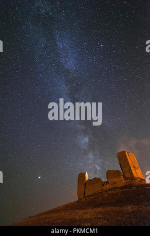 Château médiéval, la photographie de nuit, Castillo de Montuenga, Soria, Espagne Banque D'Images