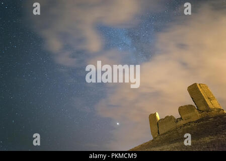 Château médiéval, la photographie de nuit, Castillo de Montuenga, Soria, Espagne Banque D'Images