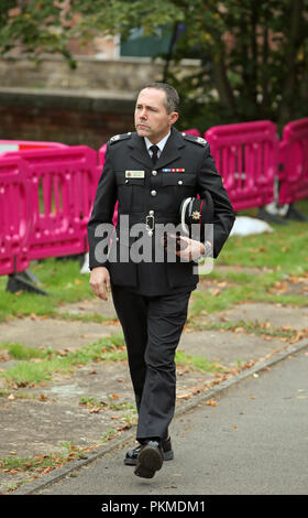 Ben Levy de Greater Manchester Fire and Rescue Service, arrive à l'église Saint-Paul à Walkden, pour les funérailles de Demi, Brandon, Lacie et Lia Pearson, qui ont été tués dans un attentat de l'essence à leur domicile de Walkden, Manchester, en décembre dernier. Banque D'Images