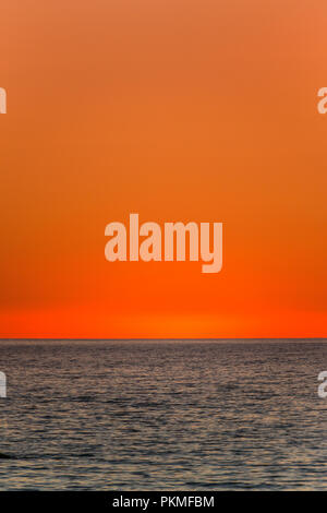 Lever du soleil sur l'océan Atlantique. Banque D'Images