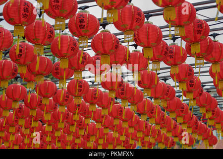 Singapour - 08 Février 2018 : Red Lampions décorations à côté de Thian Hock Keng (Temple) Tianfu dans Chinatown, Singapour Banque D'Images