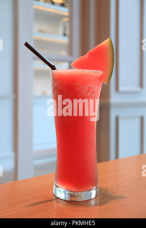 Belle couleur de chair en verre transparent Smoothie Pastèque, Thaïlande Banque D'Images