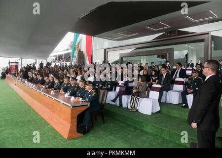 La ville de Mexico, Mexique. 13 Sep, 2018. Le Président mexicain, Enrique PeÐ¦un Nieto prend la parole lors d'un défilé militaire à l'Héroïque Collegio Militar (académie militaire) à Mexico, Mexique, le 13 septembre 2018. Credit : US Joint Staff/Fédération de regarder/ZUMA/Alamy Fil Live News Banque D'Images