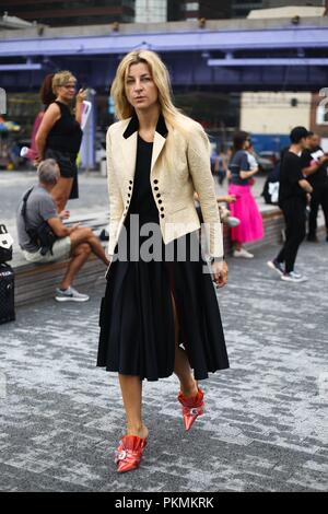 Ada styliste Kokosar posant dans la rue à l'extérieur de la montre Michael Kors pendant la Fashion Week de New York - Sept 12, 2018 - Photo : Manhattan Piste ***pour un usage éditorial uniquement*** | conditions dans le monde entier Banque D'Images